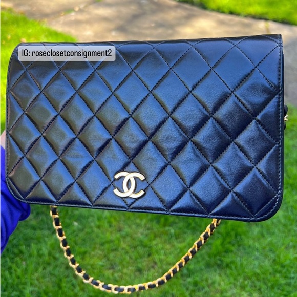❌SOLD❌ Authentic Chanel Vintage black Lambskin full flap chain shoulder bag (A) - Picture 6 of 16